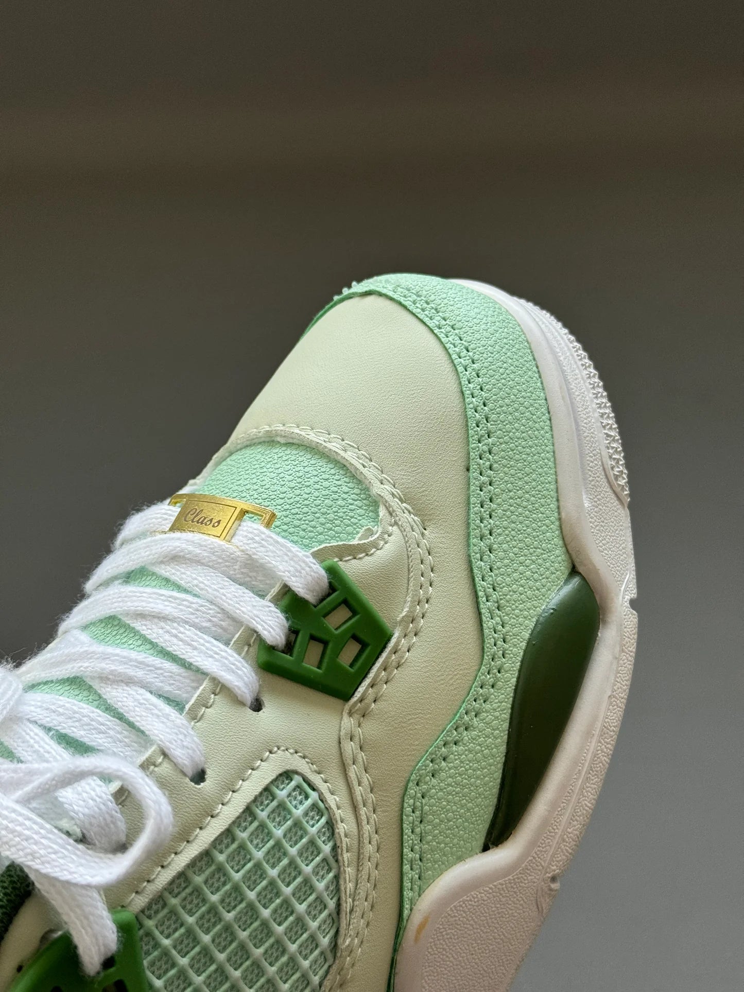 Tenis Jordan 4 Retro Verde.