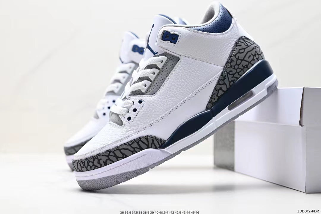 Tenis Jordan 3 Retro Blanco Azul Oscuro.
