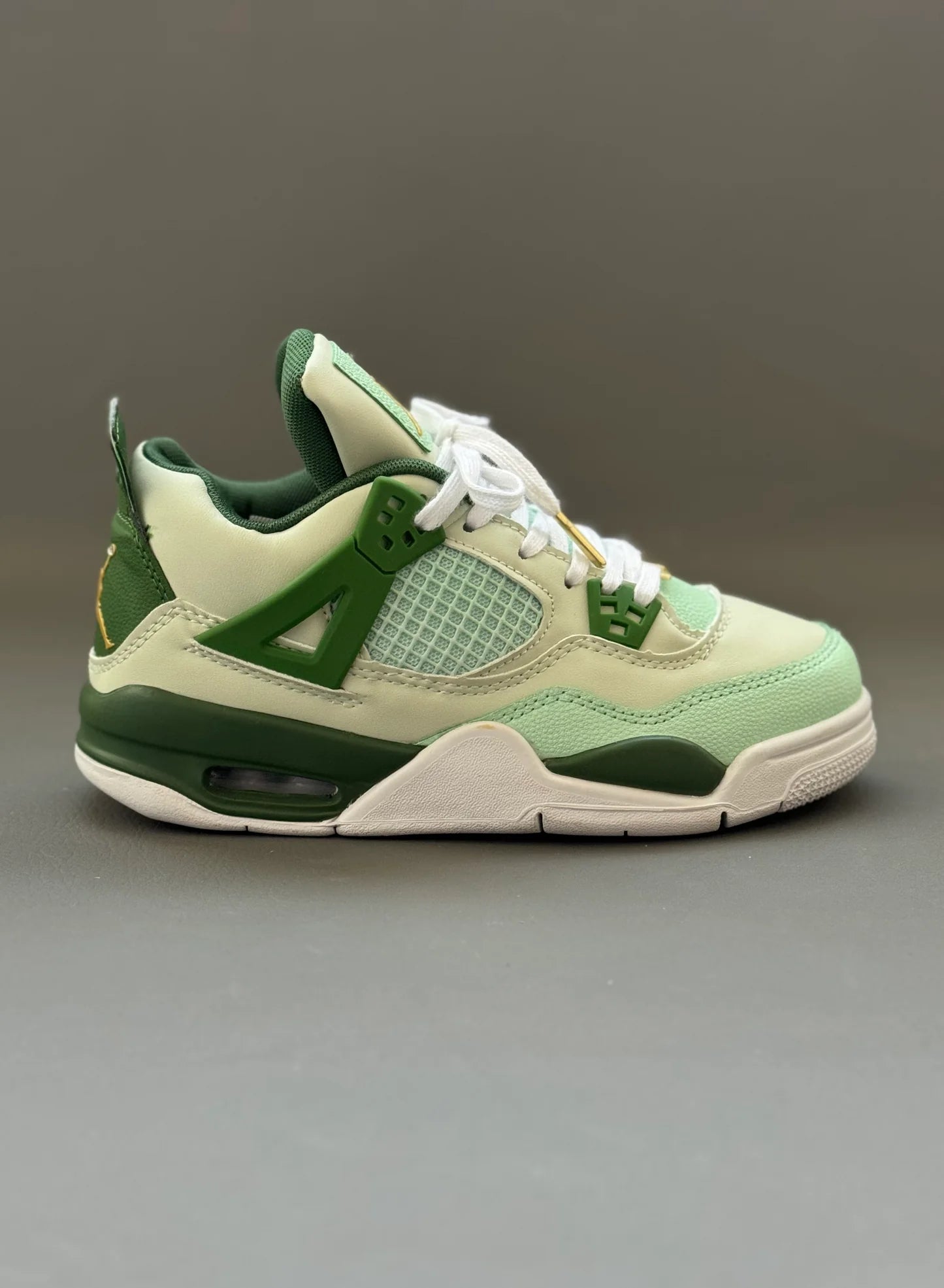 Tenis Jordan 4 Retro Verde.