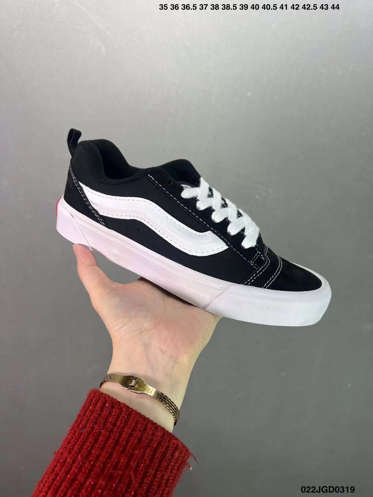 Tenis Vans Clasicas Negro Blanco.