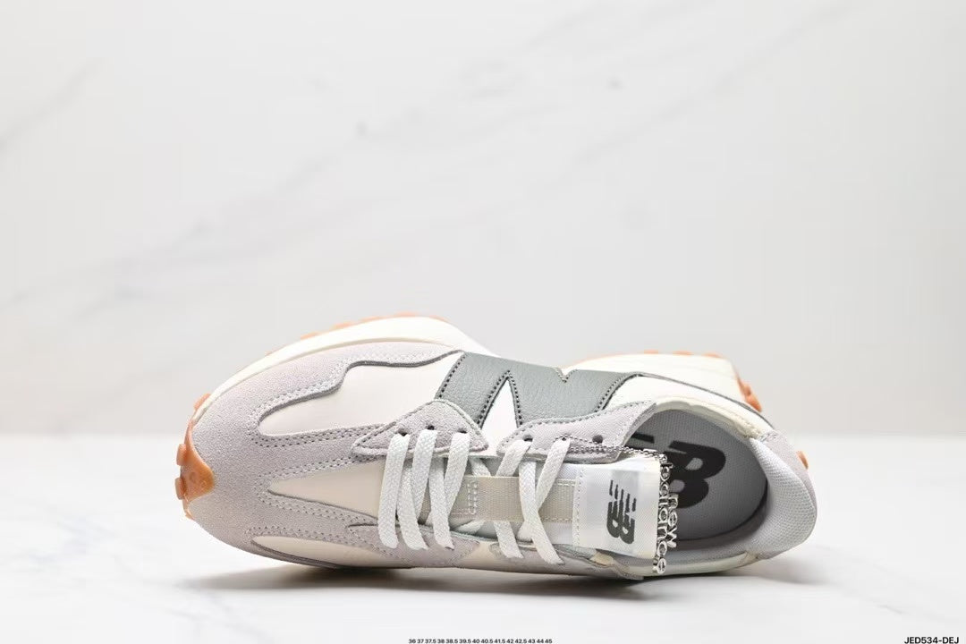 Tenis New Balance 327 Blanco Negro.