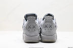 Tenis Jordan 4 Retro Gris Claro.