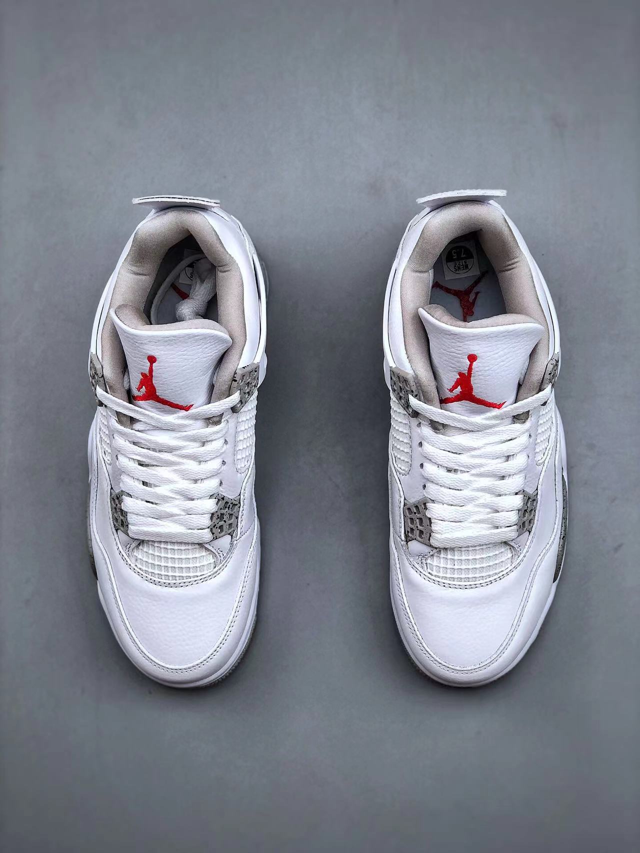 Tenis Jordan 4 Retro Blanco Gris.
