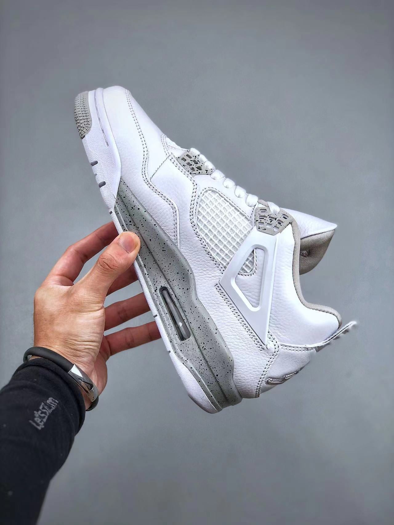 Tenis Jordan 4 Retro Blanco Gris.