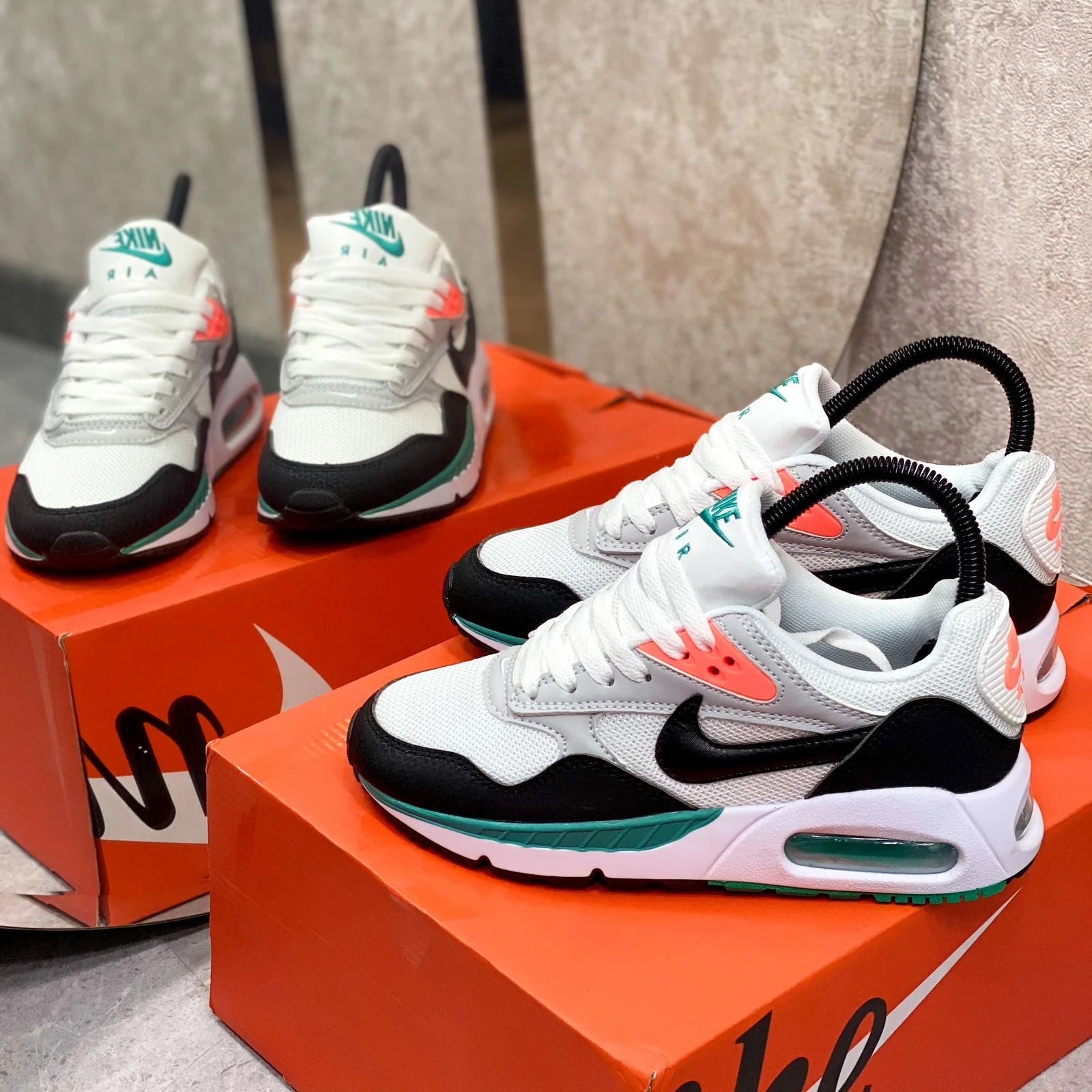Tenis Air Max Blanco Negro.