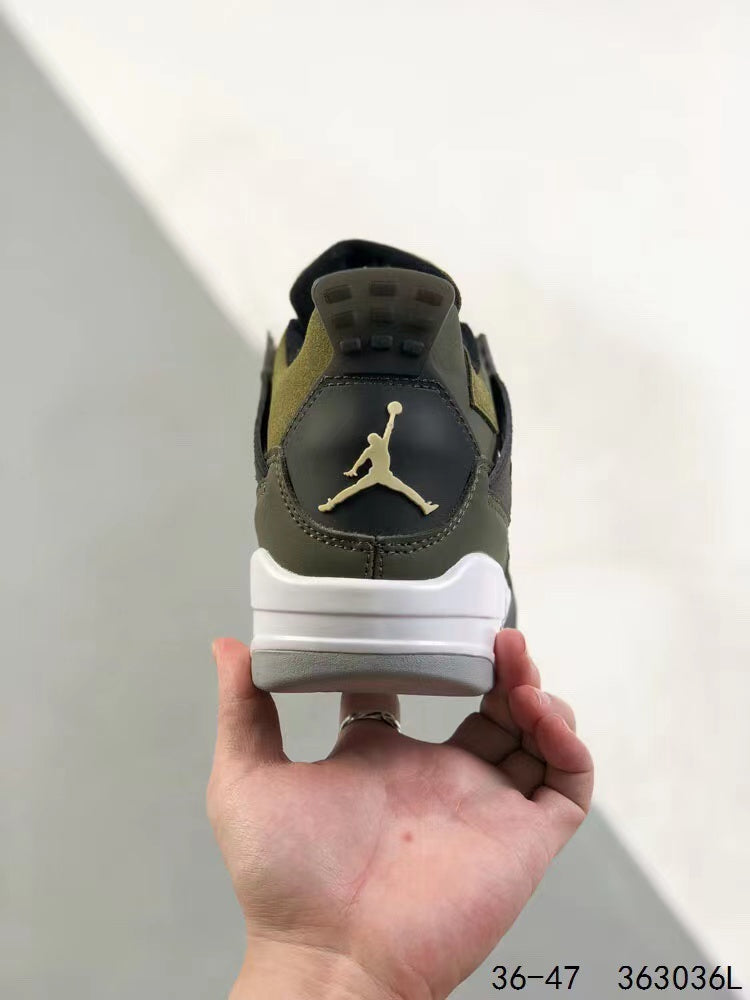 Tenis Jordan 4 Retro Verde Oscuro.