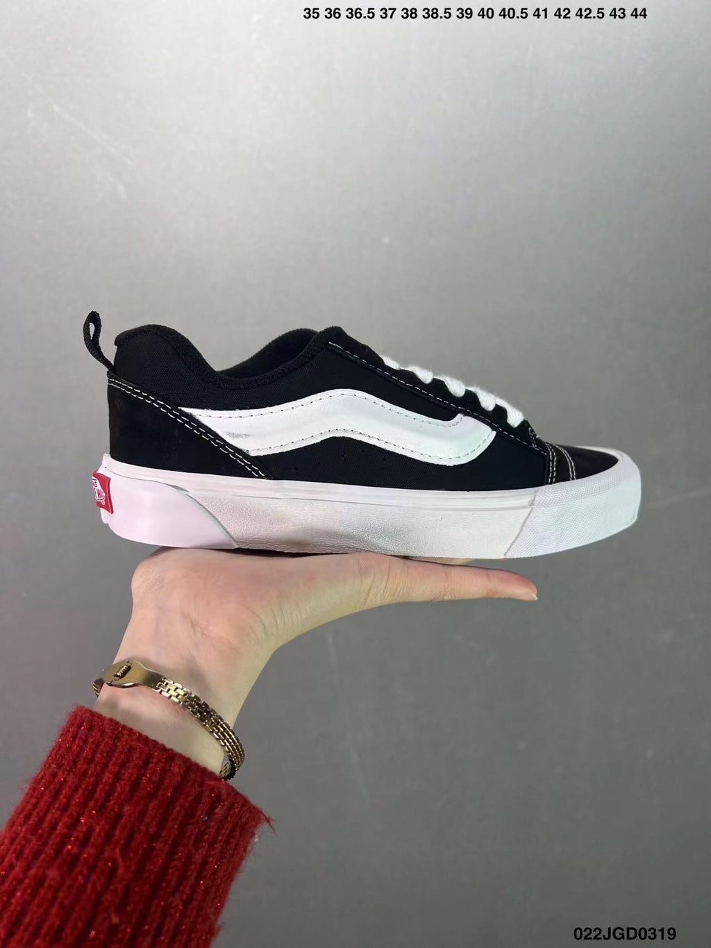 Tenis Vans Clasicas Negro Blanco.