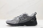 Tenis New Balance 1906 Gris Negro.