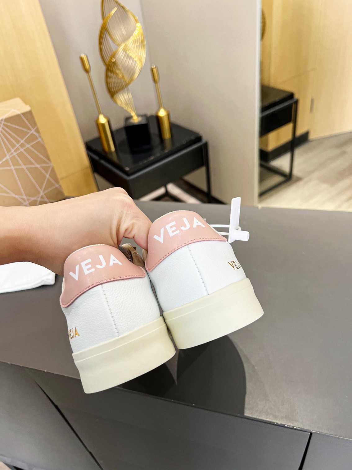 TENIS VEJA BLANCO ROSA.
