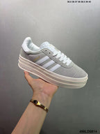 Tenis Gazelle Bold Gris Plataforma.