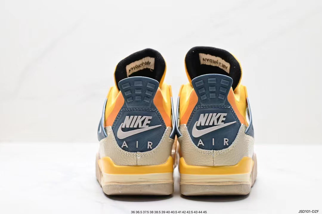 Tenis Jordan 4 Retro Blanco Amarillo.