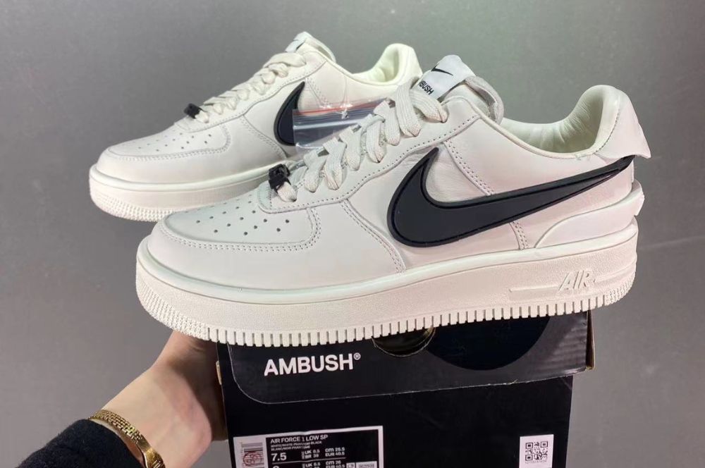 Tenis Air Force 1 AMBUSH Blanco Negro