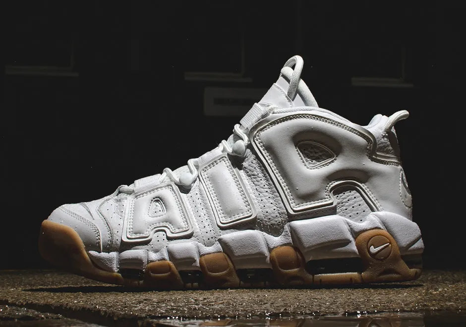 Tenis Air More Uptempo Blanco Cafe.