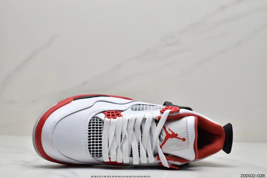 Tenis Jordan 4 Retro Blanco Rojo.