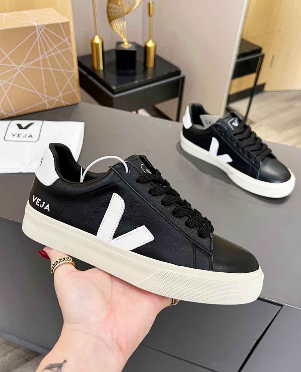 Tenis Veja Negro.