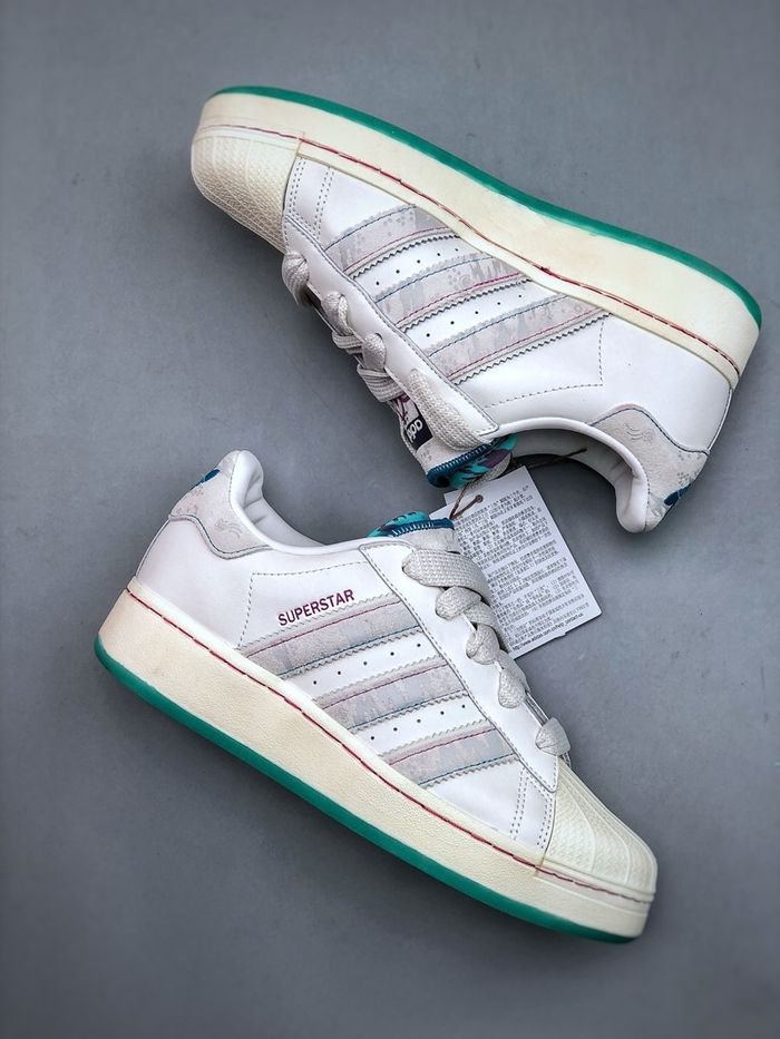 Tenis Adidas Superstar Blanco Suela Verde.