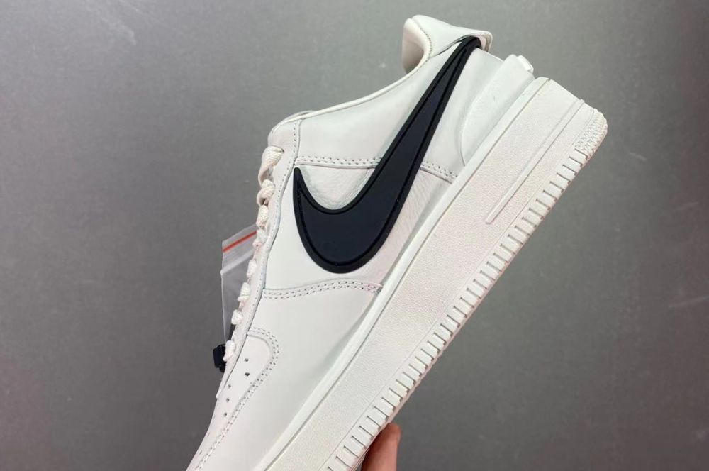 Tenis Air Force 1 AMBUSH Blanco Negro