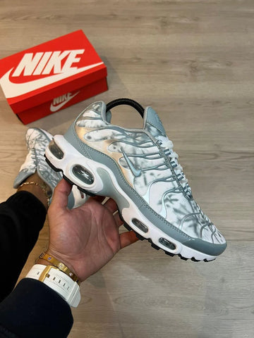 Tenis Air Max Plus Azul Blanco Claro.