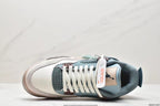 Tenis Jordan 4 Retro Blanco Azul.