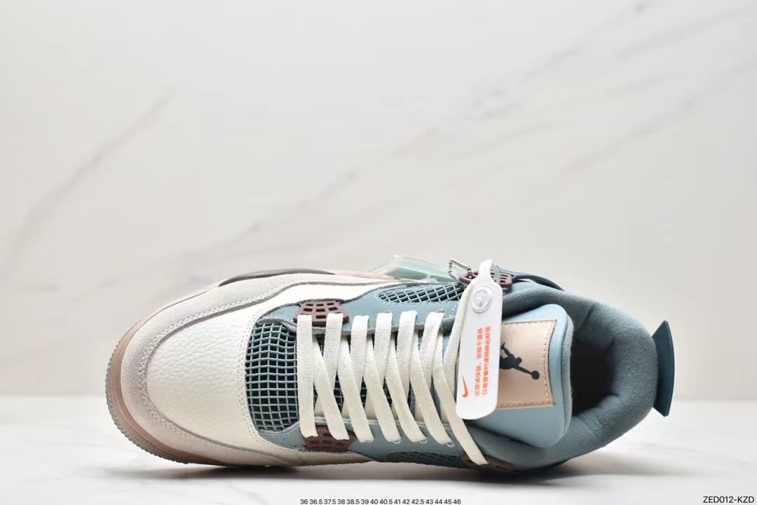 Tenis Jordan 4 Retro Blanco Azul.