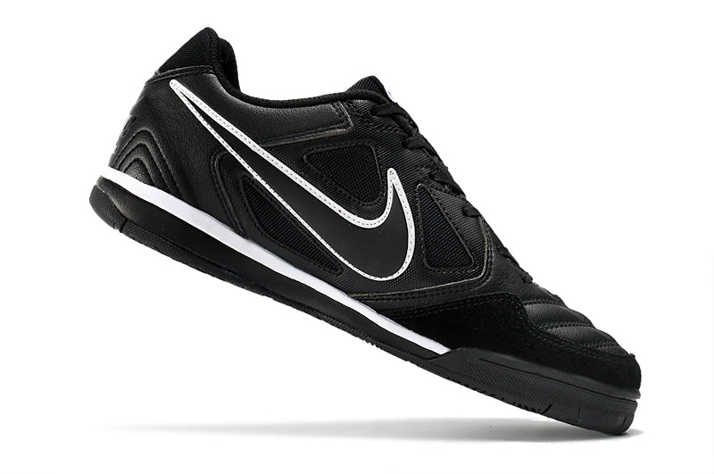 Zapatillas Supreme SB Gato Negro suela goma negra.