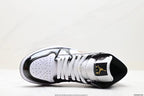 Tenis Jordan 1 Retro Negro Blanco.