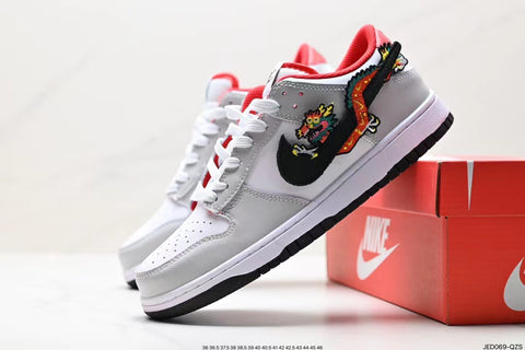 Tenis SB Dunk Low Gris Blanco Dragon
