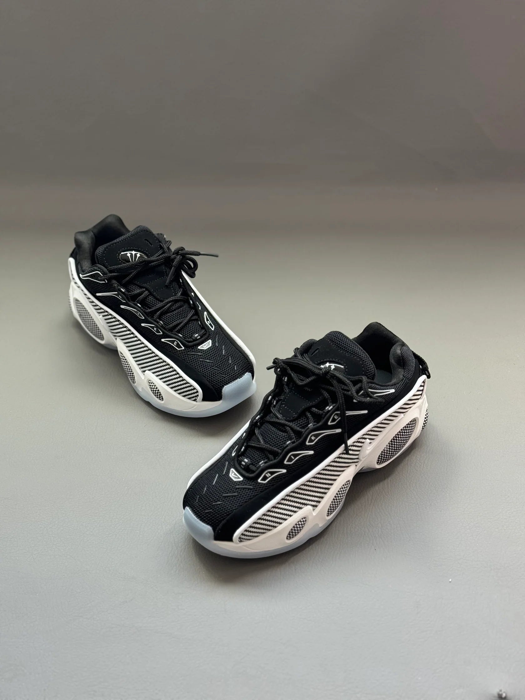 Tenis Step Air Terra/Nocta Negro/Blanco.