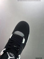 Tenis Jordan 4 Retro Negro Blanco.