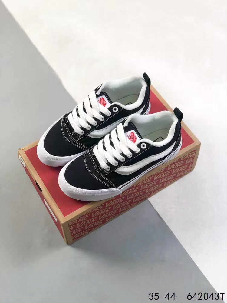 Tenis Vans Clasicas Negro Blanco.
