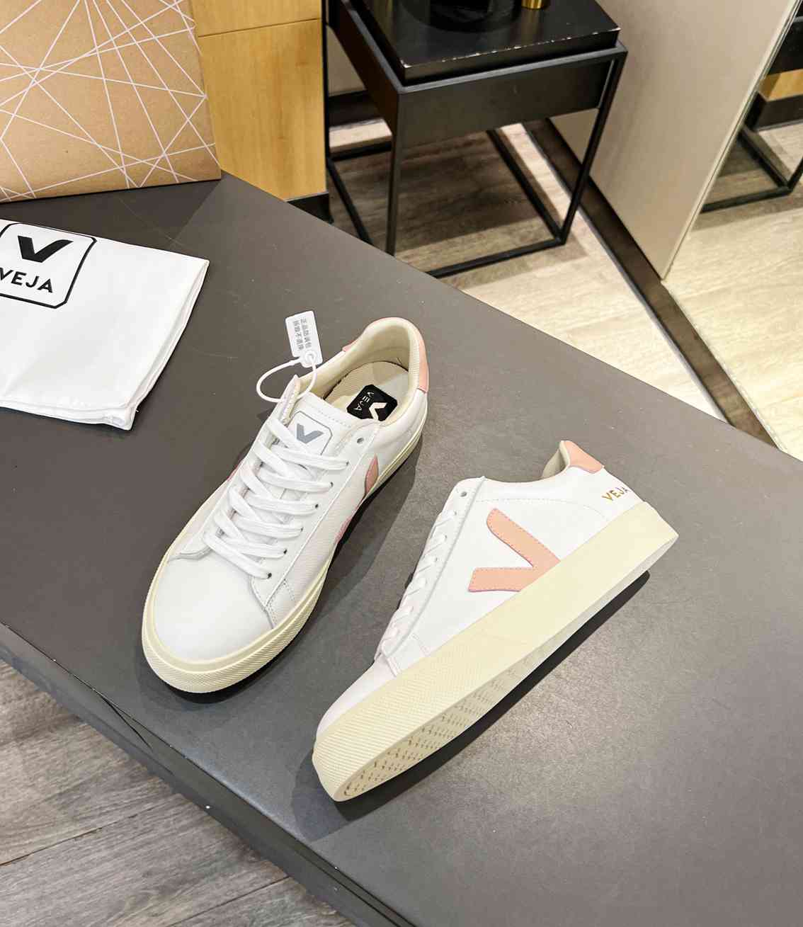 TENIS VEJA BLANCO ROSA.