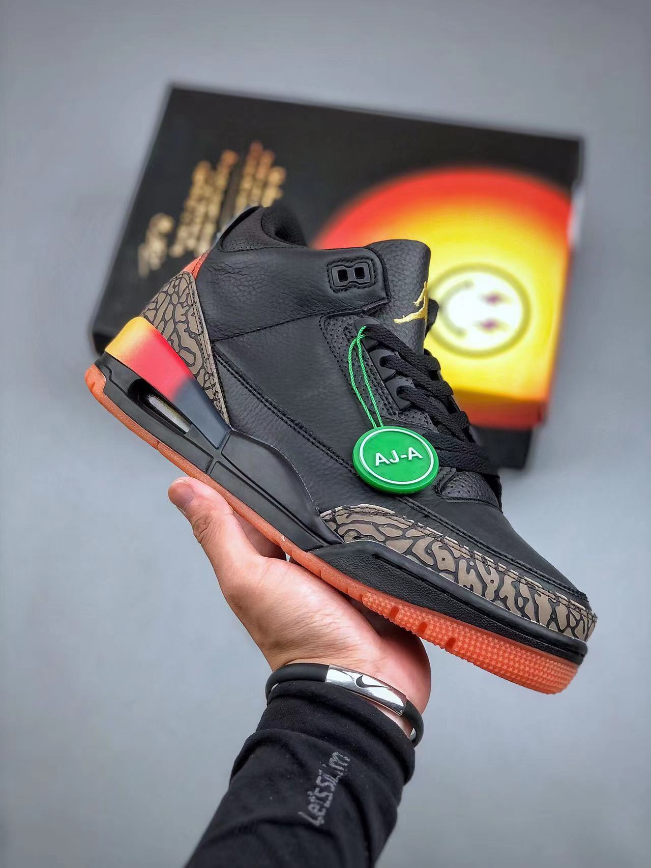 Tenis Jordan 3 Retro Negro Suela Naranja.