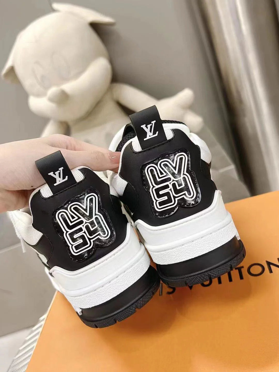 Tenis Louis Vuitton Blanco Negro.