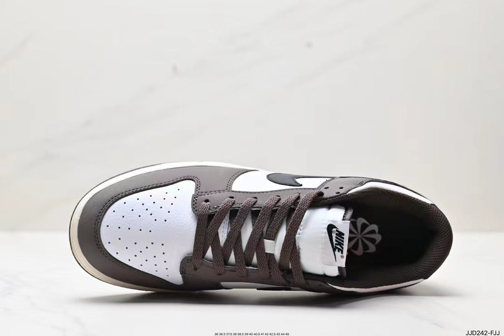 Tenis SB Dunk Low Cafe Blanco.