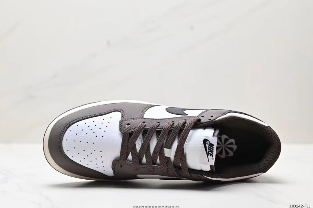 Tenis SB Dunk Low Cafe Blanco.