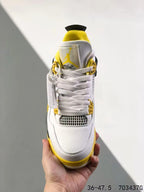 Tenis Jordan 4 Retro Blanco Amarillo.