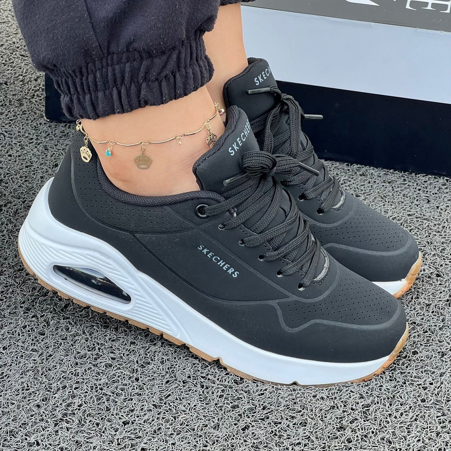 Tenis Skechers Negro.