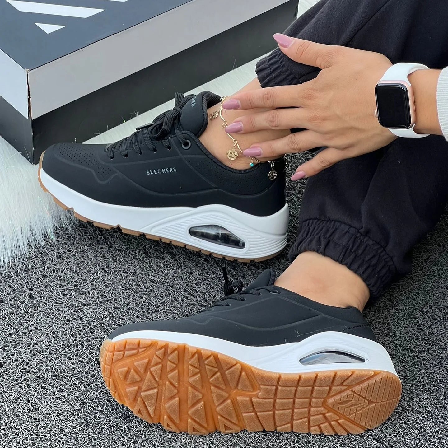 Tenis Skechers Negro.