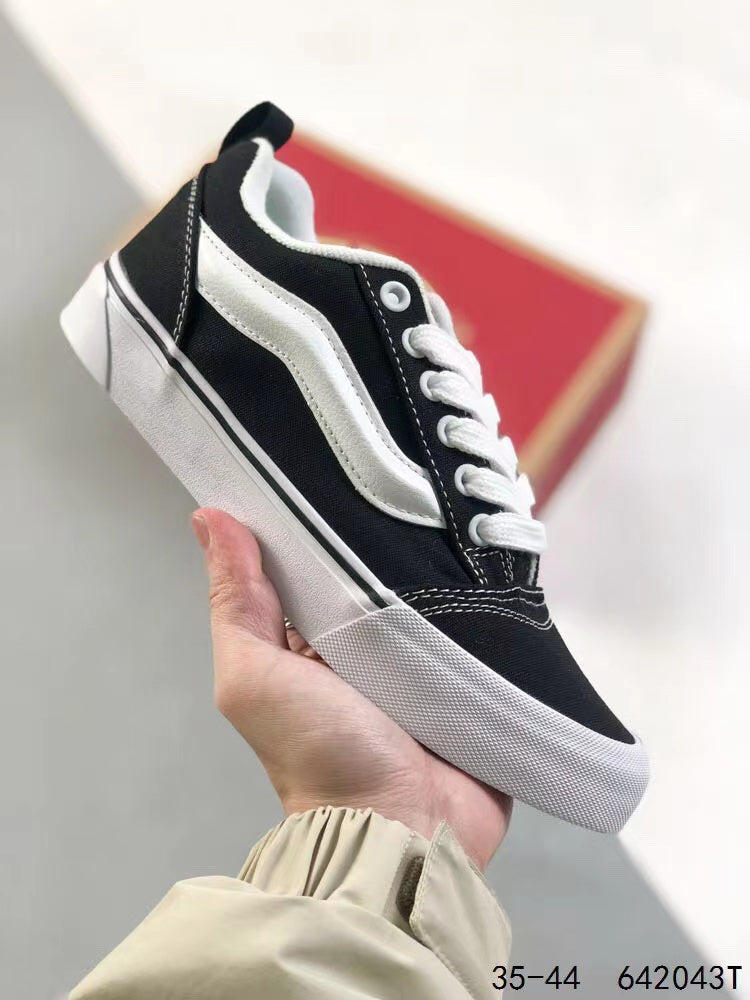 Tenis Vans Clasicas Negro Blanco.