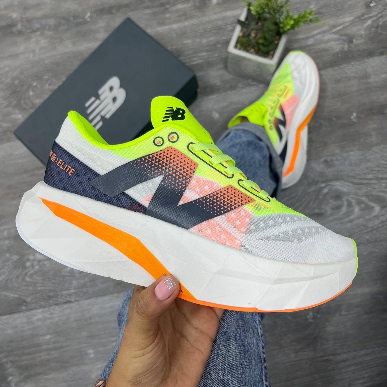 New Balanace Runing FuelCell Blanco Verde