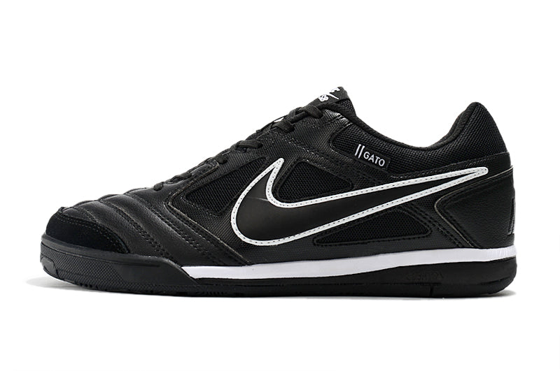 Zapatillas Supreme SB Gato Negro suela goma negra.