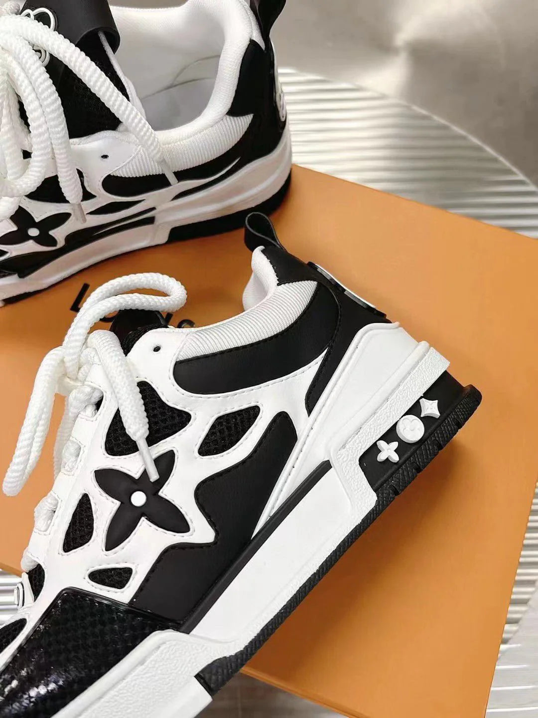 Tenis Louis Vuitton Blanco Negro.