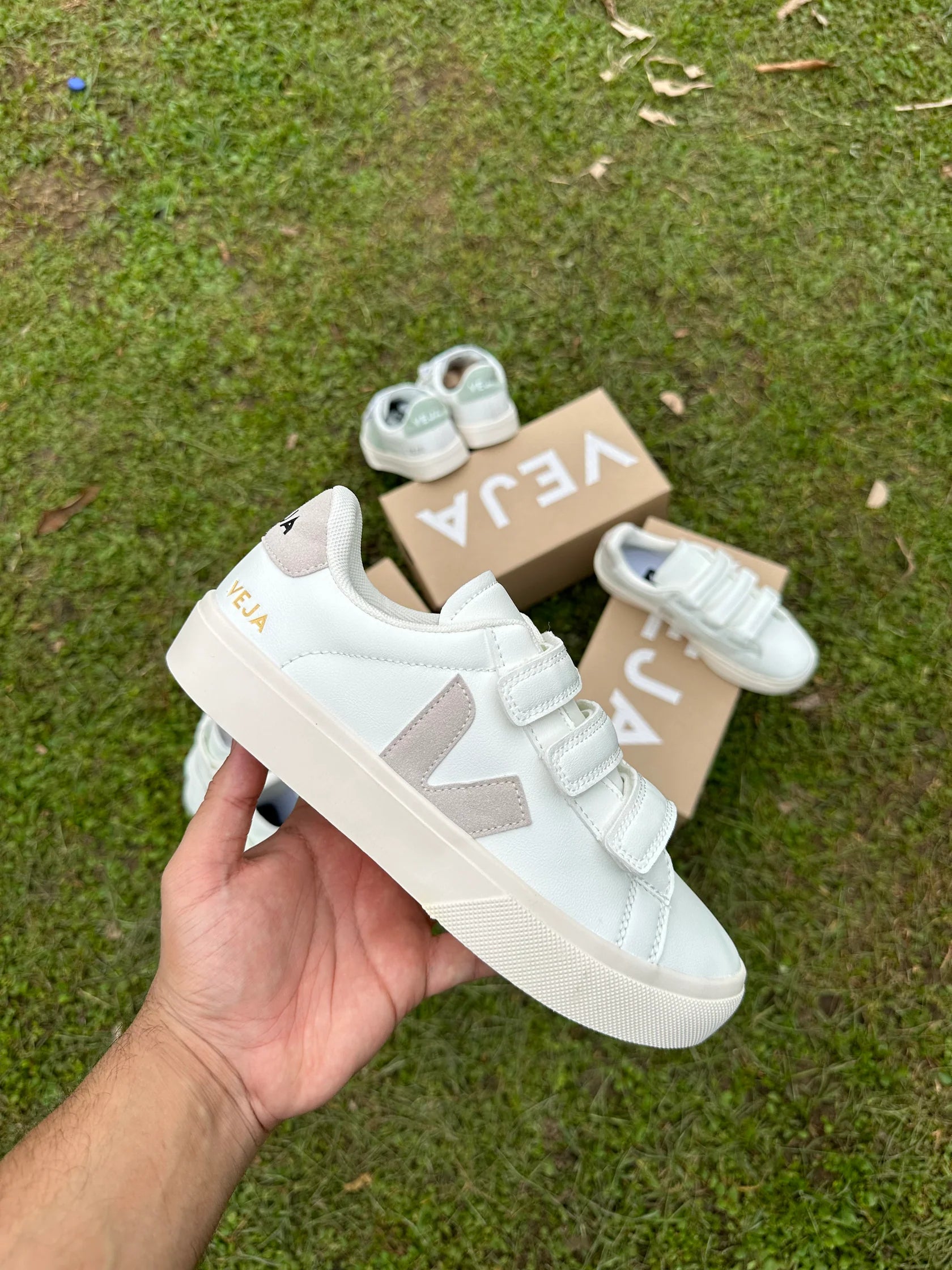 Tenis Veja Blanco Gris.