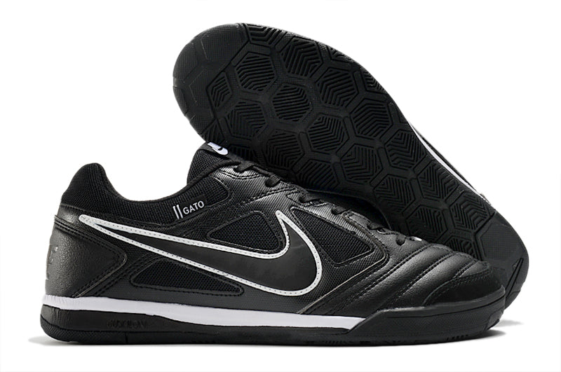 Zapatillas Supreme SB Gato Negro suela goma negra.