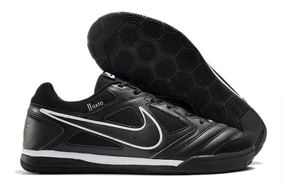 Zapatillas Supreme SB Gato Negro suela goma negra.