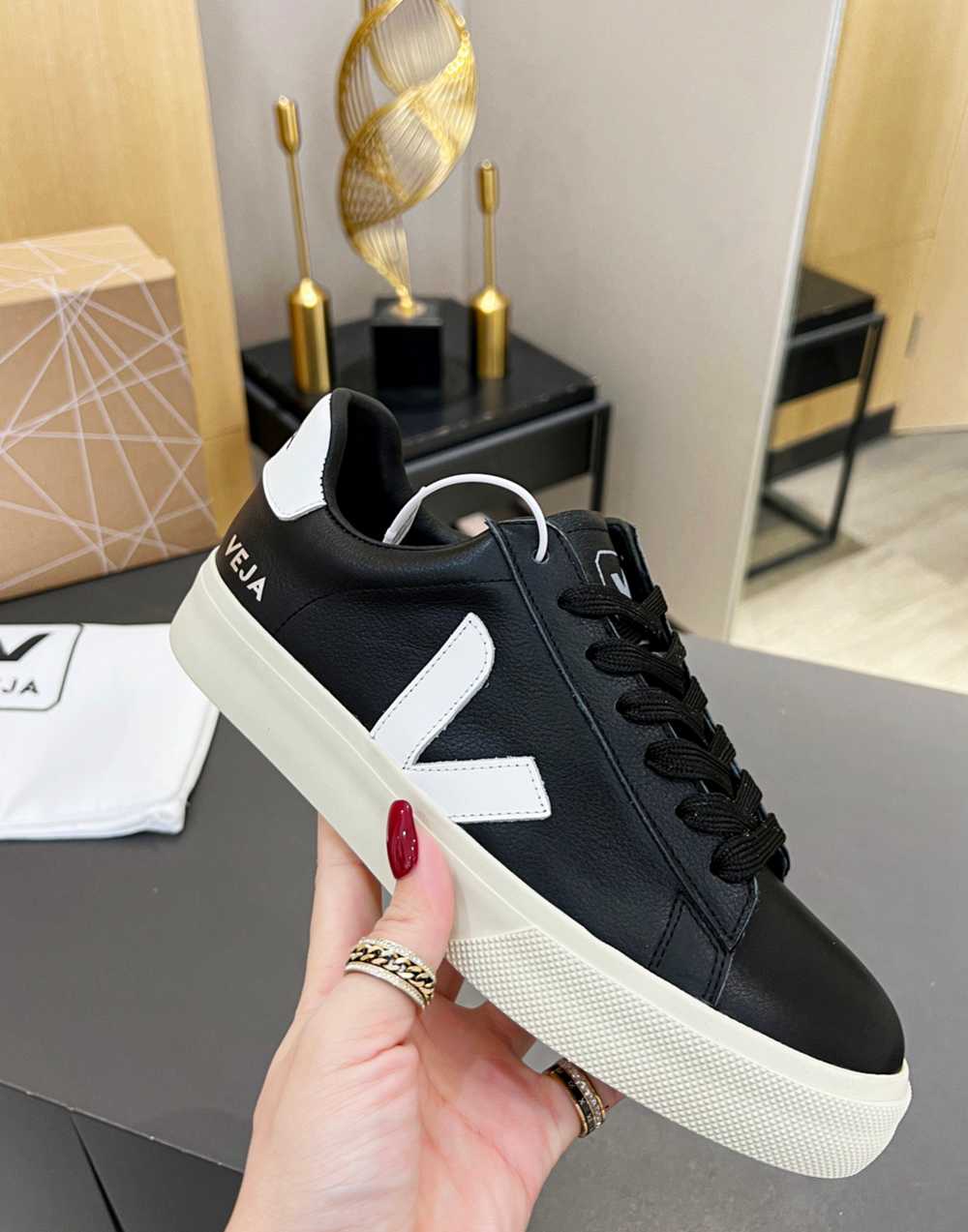 Tenis Veja Negro.