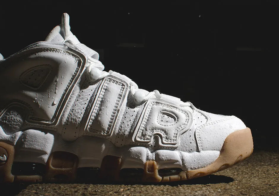 Tenis Air More Uptempo Blanco Cafe.