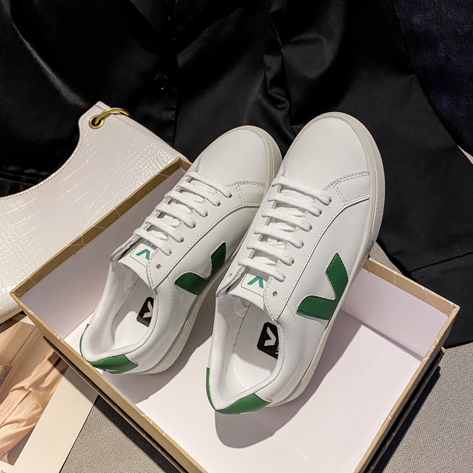 Tenis Veja Blanco Verde.