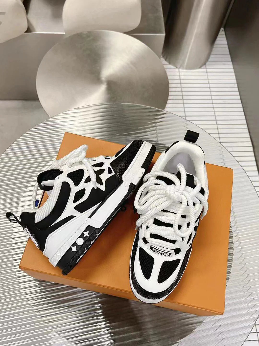 Tenis Louis Vuitton Blanco Negro.