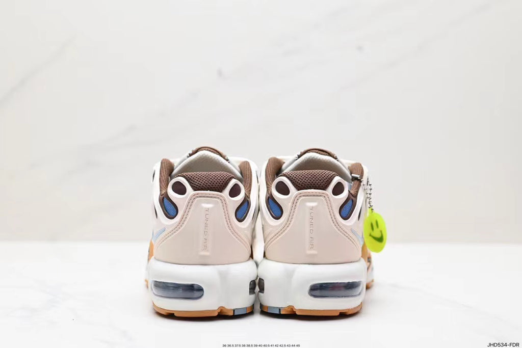 Tenis Air Max Plus Blanco Cafe.